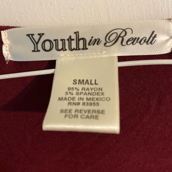 Small crop blouse - Picture 2 of 3